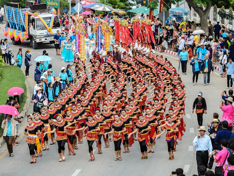 งานแห่เทียนพรรษาสุพรรณบุรี
