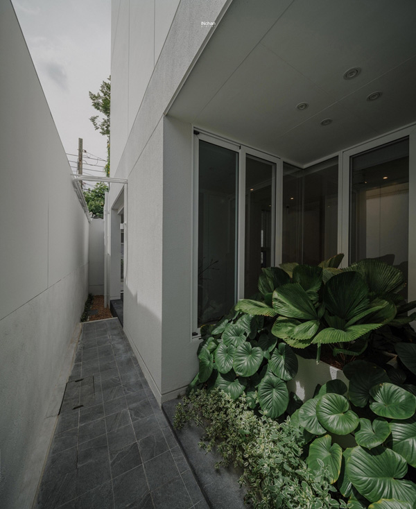 บ้าน 3 ชั้น สวนข้างบ้าน