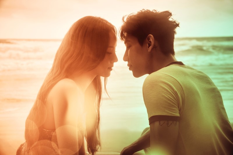 แบมแบม ปล่อย MV WONDERING เสิร์ฟจูบจริง ณิชา