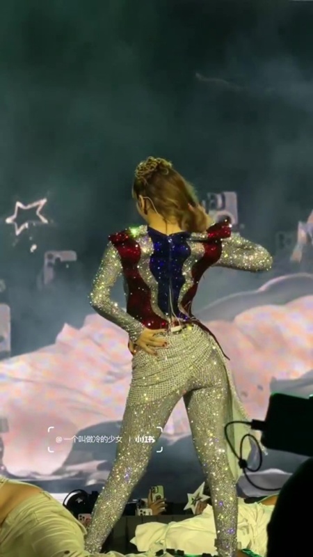 เขมรเคลมชุดธงชาติไทย ลิซ่า