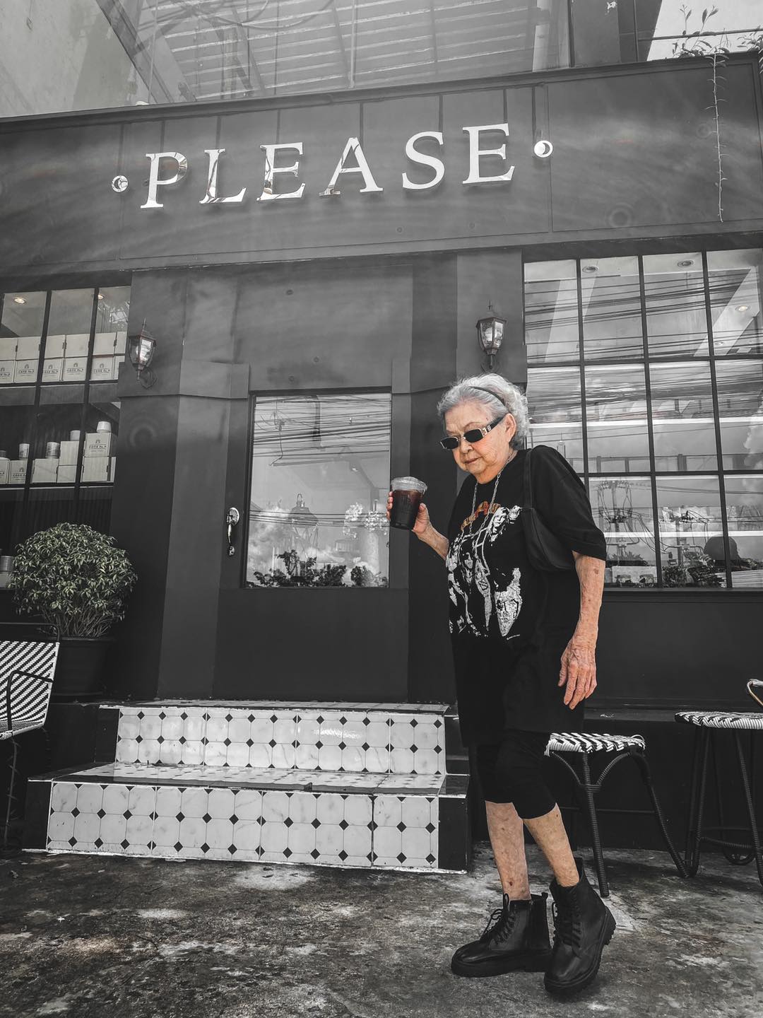 คุณยายหงส์ทอง