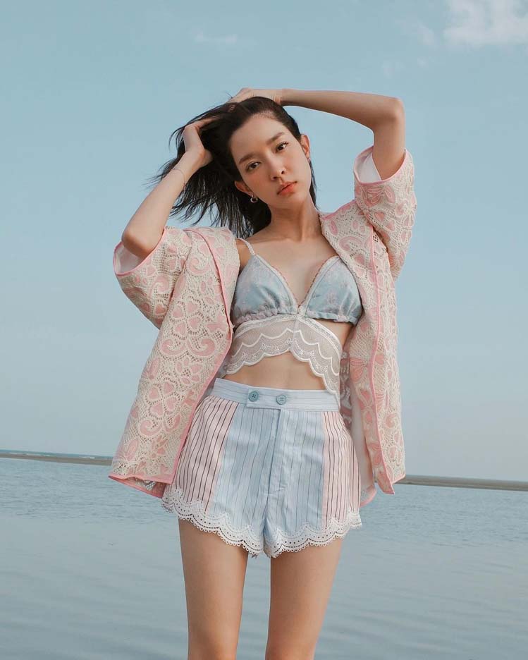 โม มนชนก