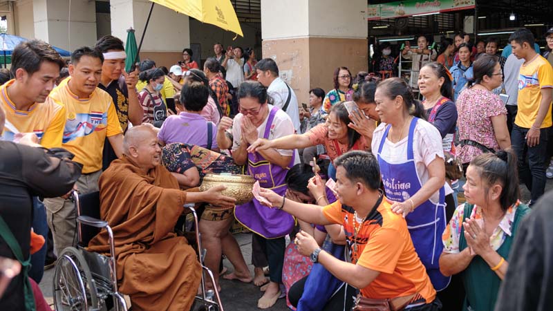 การรับบริจาคของวัดพระบาทน้ำพุ