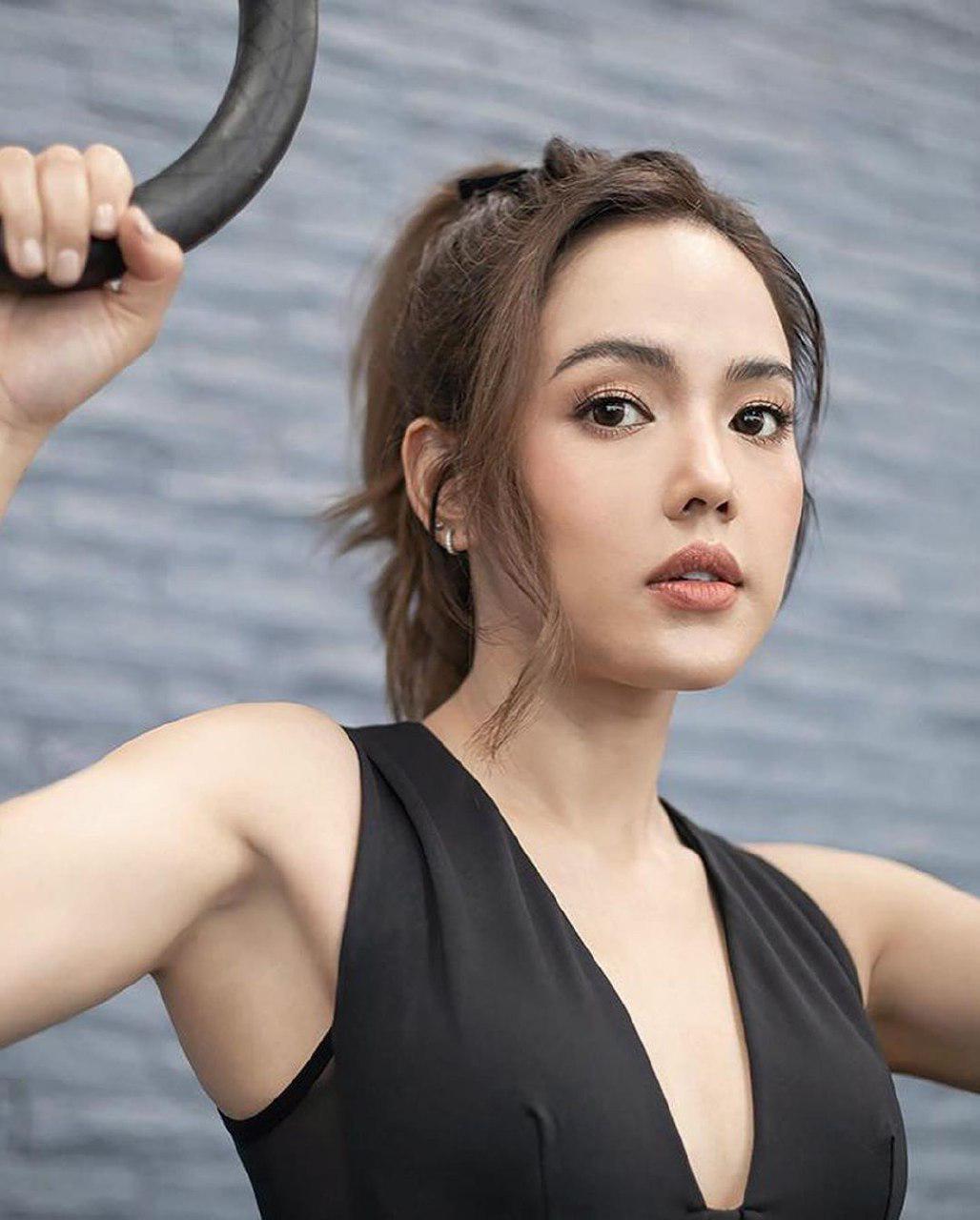 จอย ชลธิชา