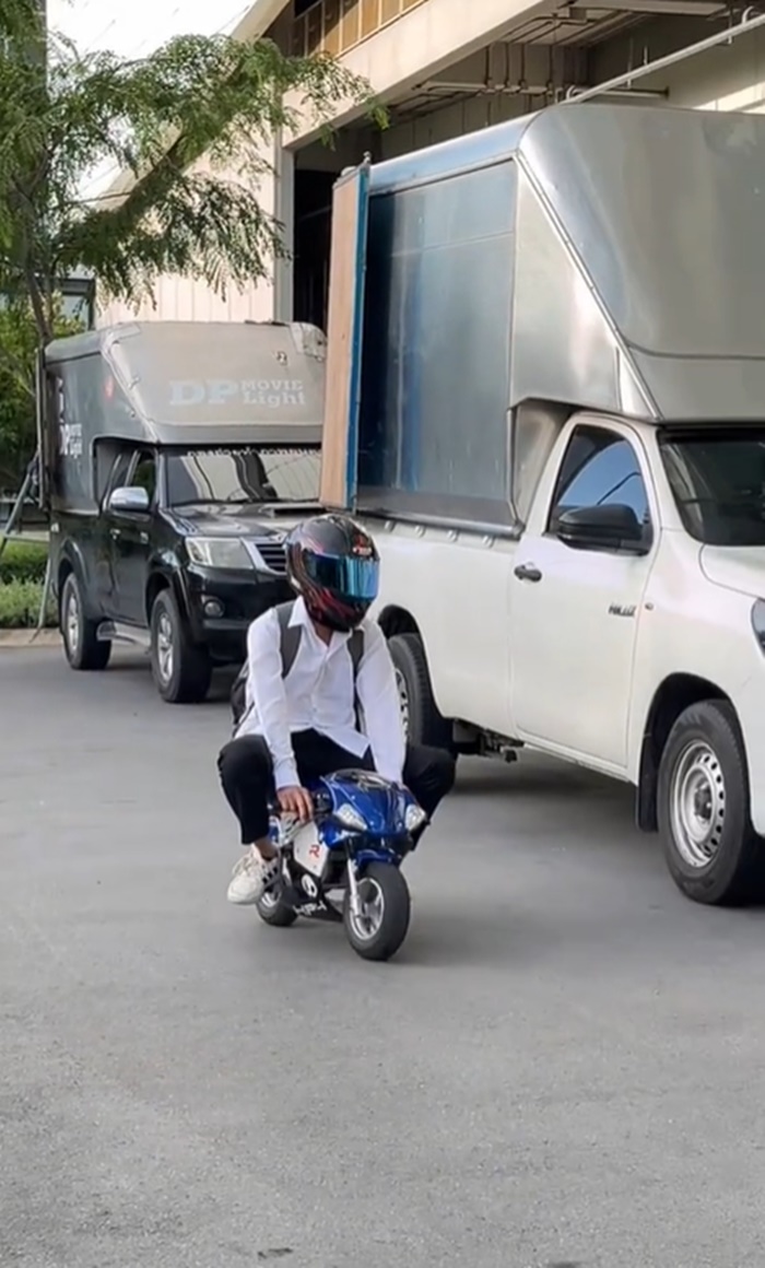 มารับเพื่อน