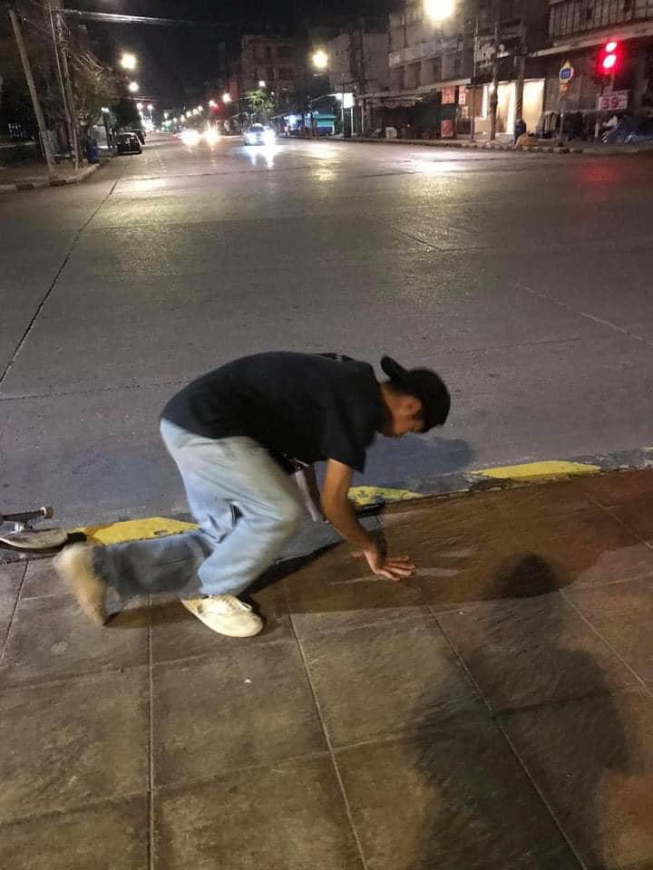 เล่นสเก็ตบอร์ดล้ม