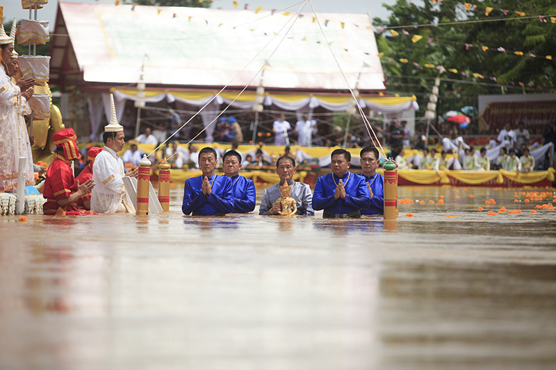 ประเพณีอุ้มพระดำน้ำ 2569