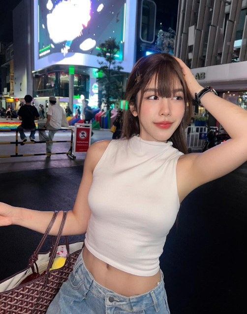 เปิดประวัติ แก้ม สรัลรัตน์ นางแบบสาวสวย ที่ไฮโซเก๊เคยแชทจีบ