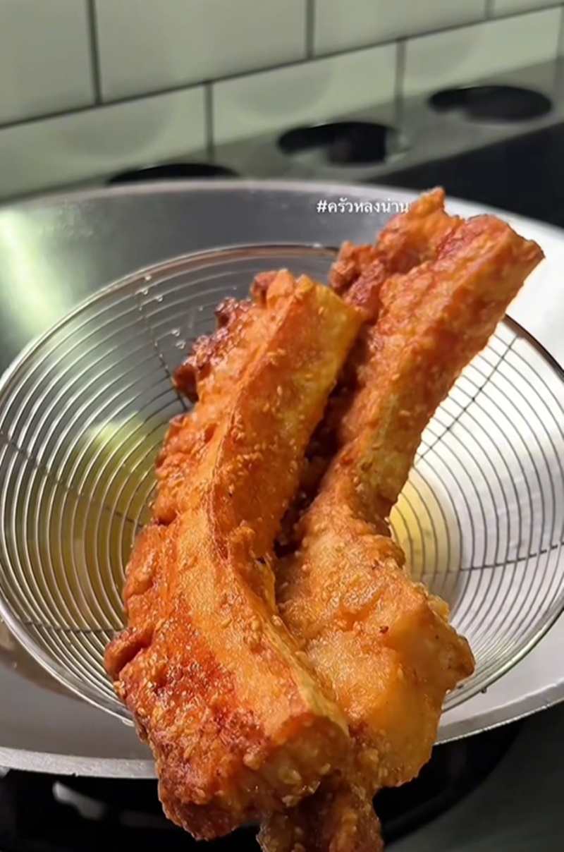 หมูสามชั้นทอด