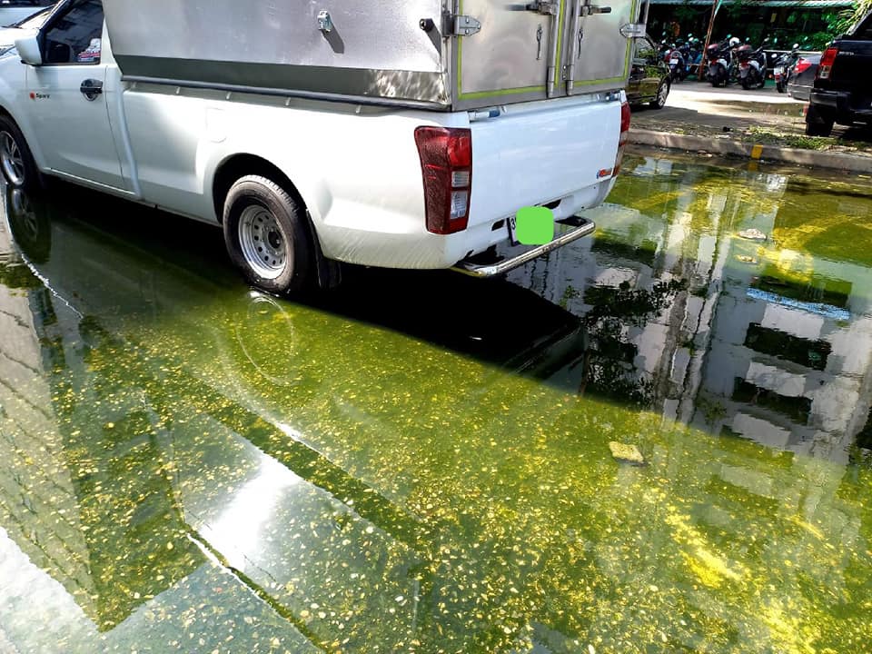 ลานจอดรถ