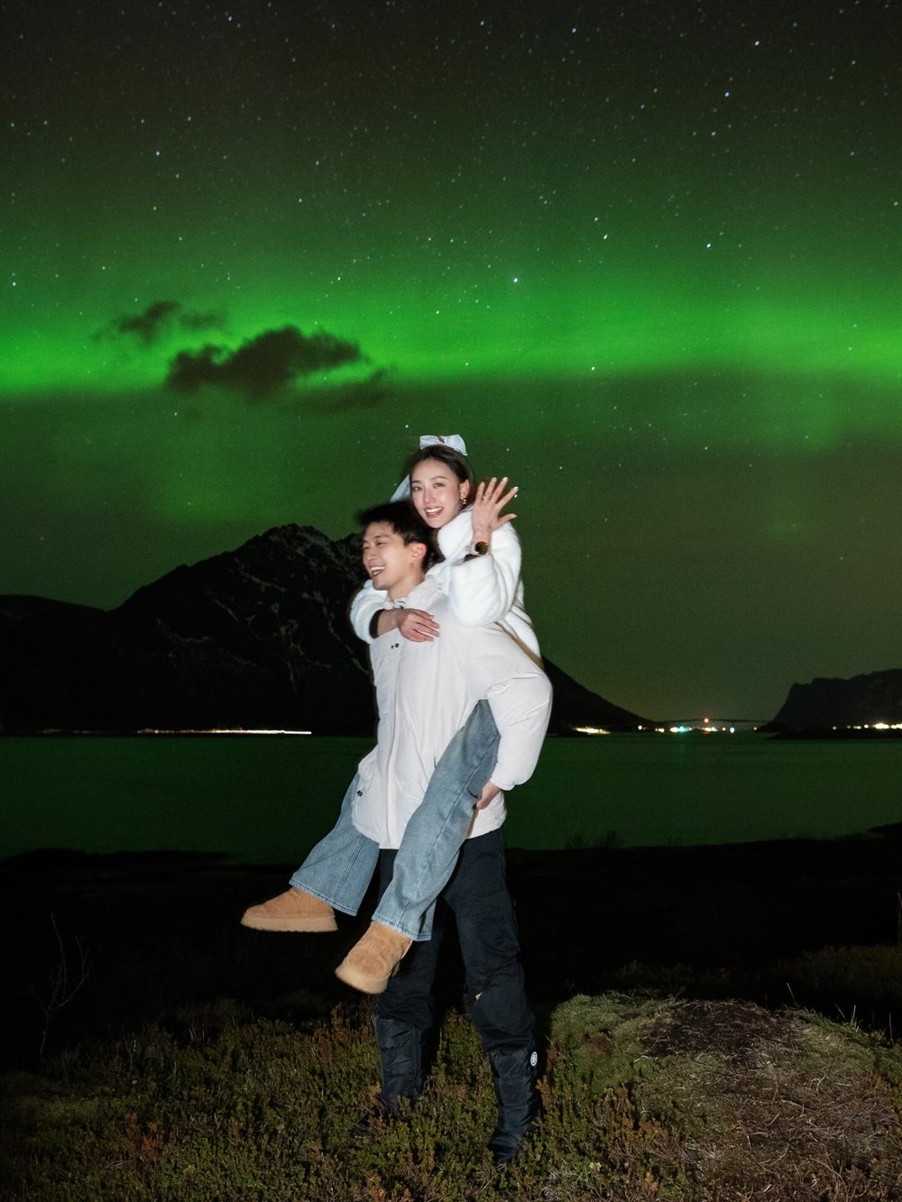 ไผ่ พาทิศ ขอแต่งงาน น้ำตาล พิจักขณา เผยโมเมนต์เซย์เยส โรแมนติกแบบโบ๊ะบ๊ะ