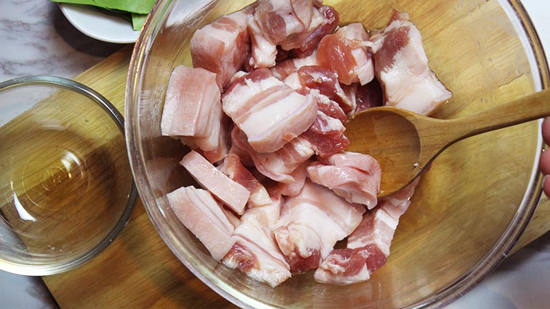 หมูสามชั้นทอดน้ำปลา