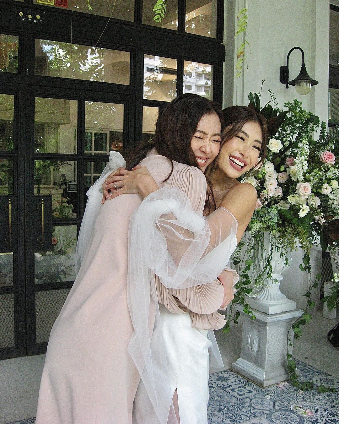 ยิปซี คีรติ, นิโคลัส ฮอว์