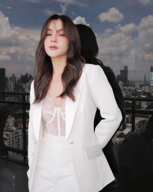 ออม สุชาร์