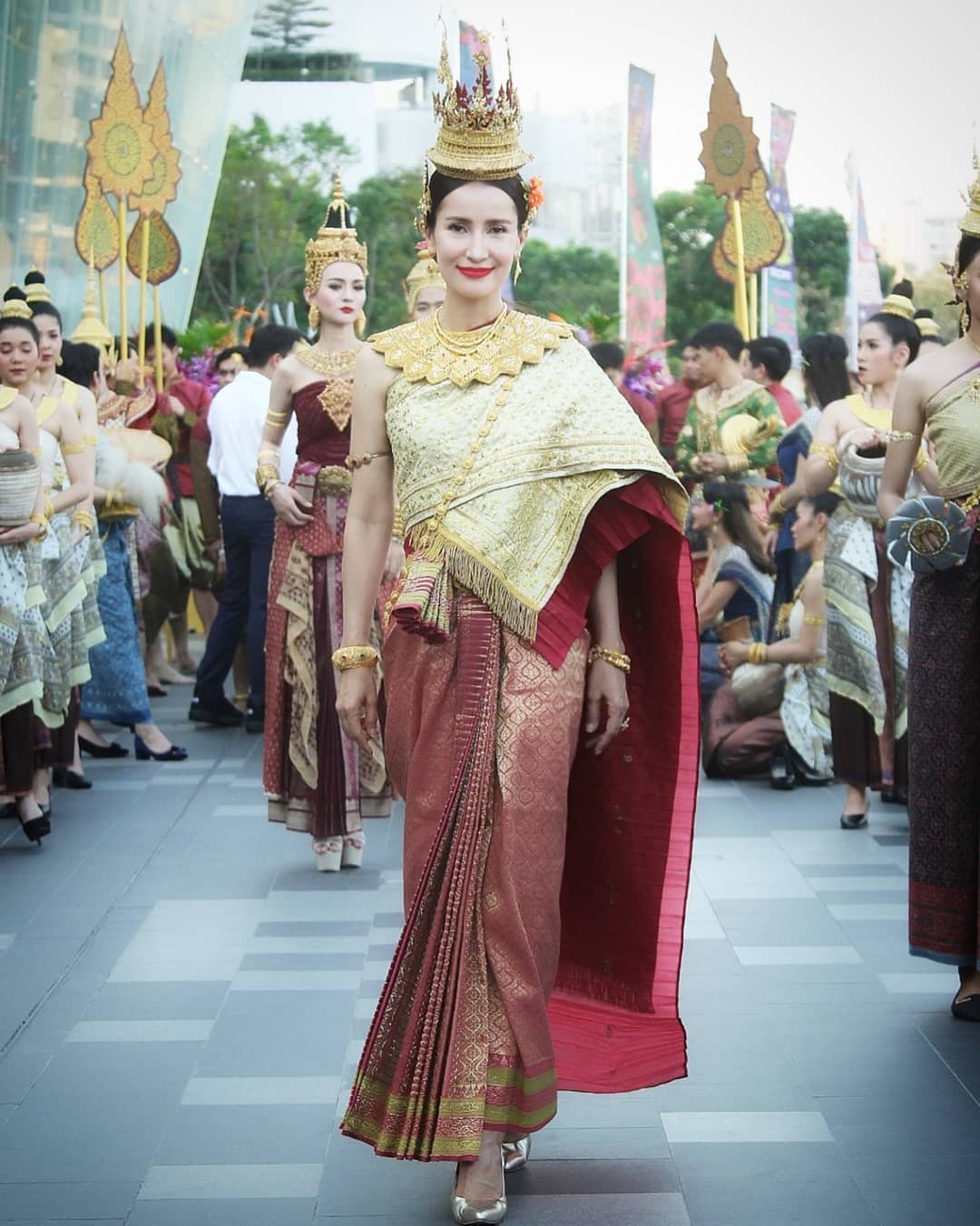 แอน ทองประสม