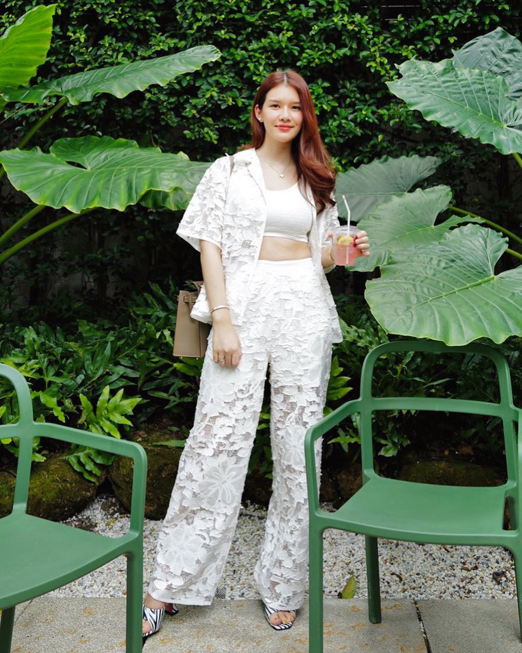 จุ๊บจิ๊บ ธนพร