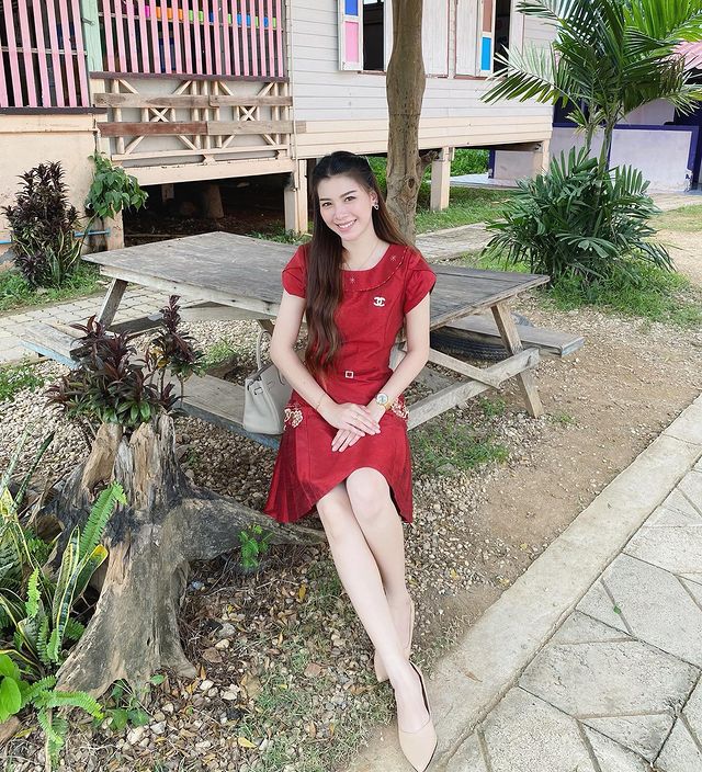 ครูแน็ค กนกลดา