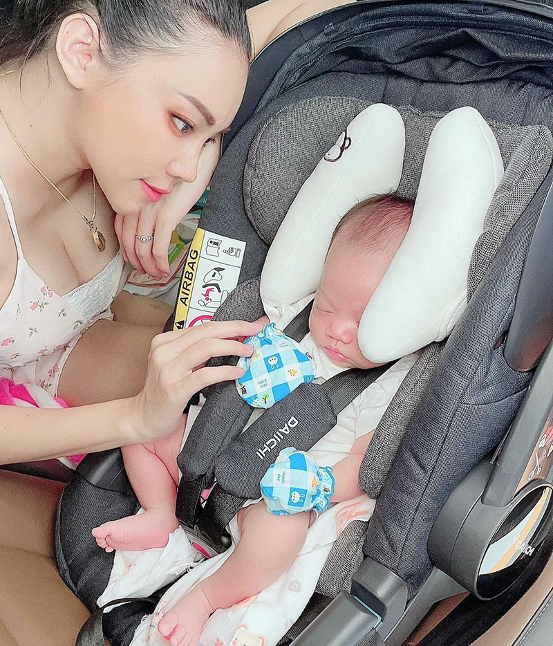 เอ็มมี่ อมลวรรณ