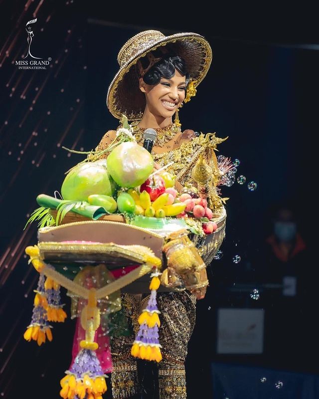 น้ำ พัชรพร ชุดประจำชาติยอดเยี่ยม