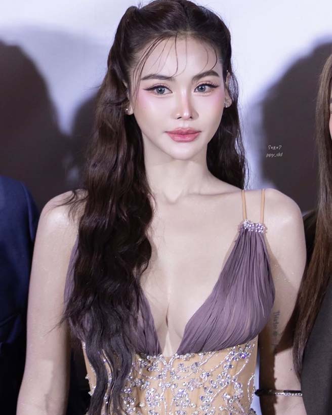 อิงฟ้า วราหะ นุ่งเดรสเว้าอกลึก เขย่าเวทีมิสแกรนด์ไทยแลนด์ 2025 สวยเซ็กซี่เกินต้าน