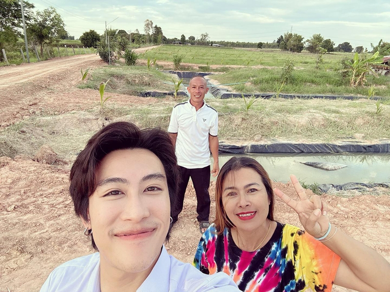 นุ๊ก ธนดล และครอบครัว