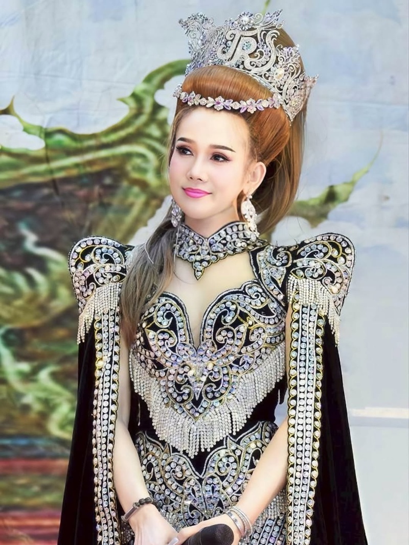 จิ้งหรีดขาว วงศ์เทวัญ