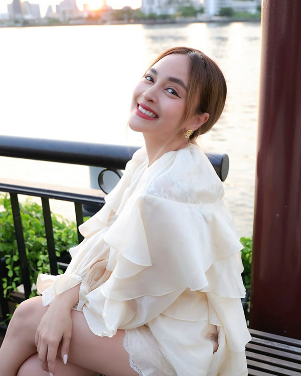 พอลล่า - เจนสุดา อันฟอลฯ นานา ไรบีนา