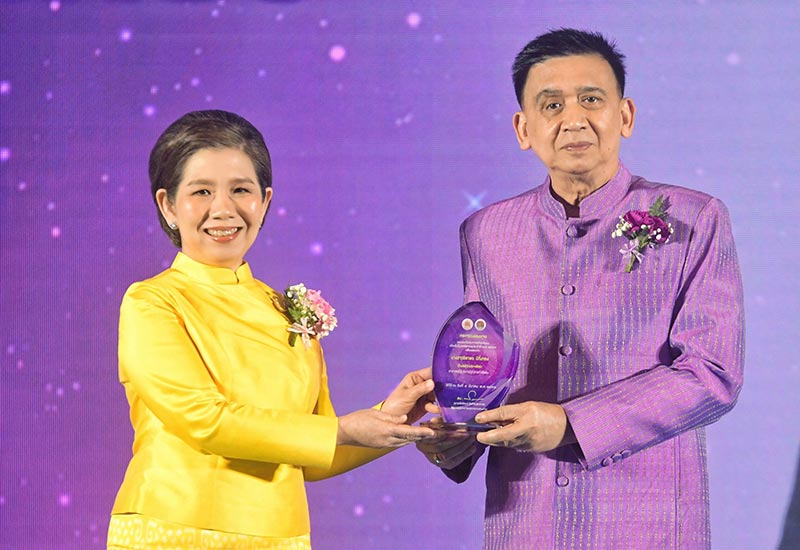 นางสาวธิดาพร มีกิ่งทอง