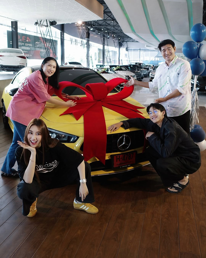 เบสท์ คำสิงห์ ถอยรถหรูเฉียด 4 ล้าน เซอร์ไพรส์วันเกิดน้องชาย