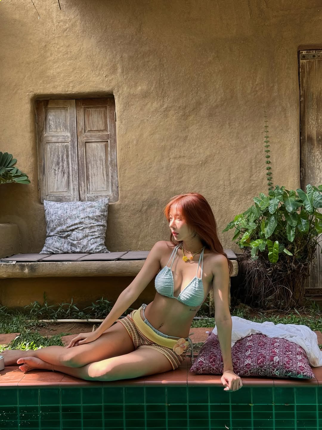 น้ำฝน ปริตา จัดบิกินี่ แชะภาพริมสระว่ายน้ำ