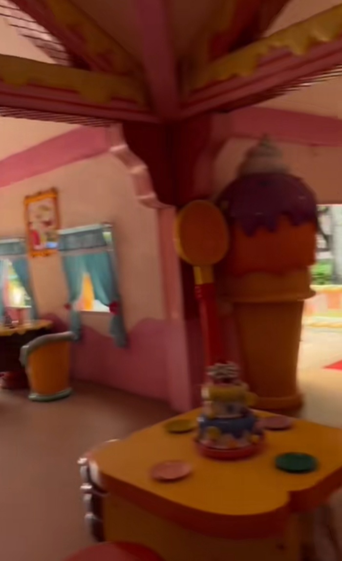 บ้านสีชมพู