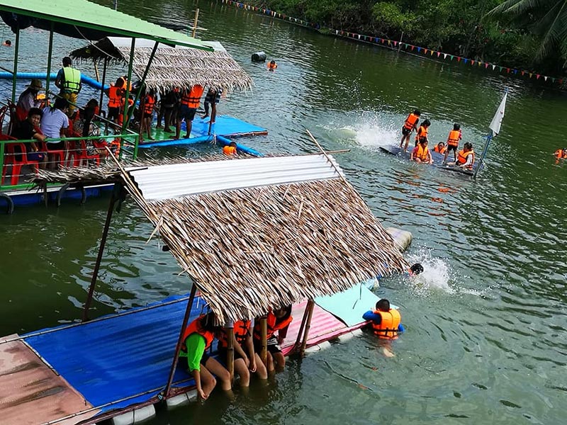 เล่นน้ำ