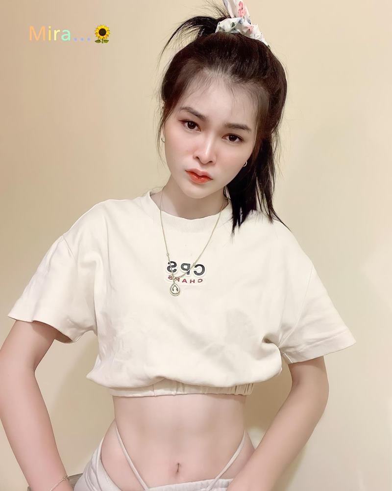 เอ๋ มิรา 