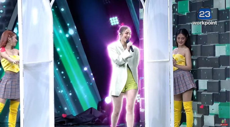 ร้องข้ามกำแพง