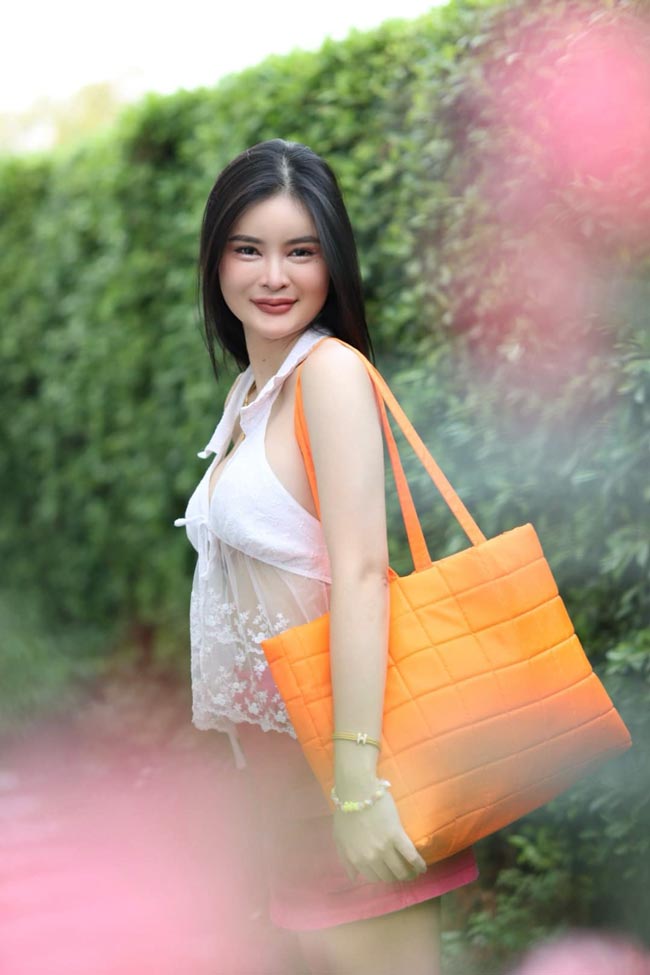 เอ๋ มิรา