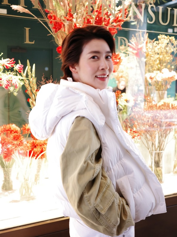 เชียร์ ฑิฆัมพร ควง หมิว รังสินี แจกโมเมนต์มุ้งมิ้ง ๆ ที่อังกฤษ  