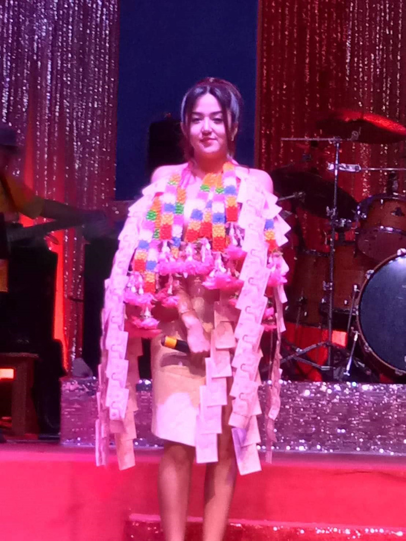 นัส เมียโชค รถแห่ 