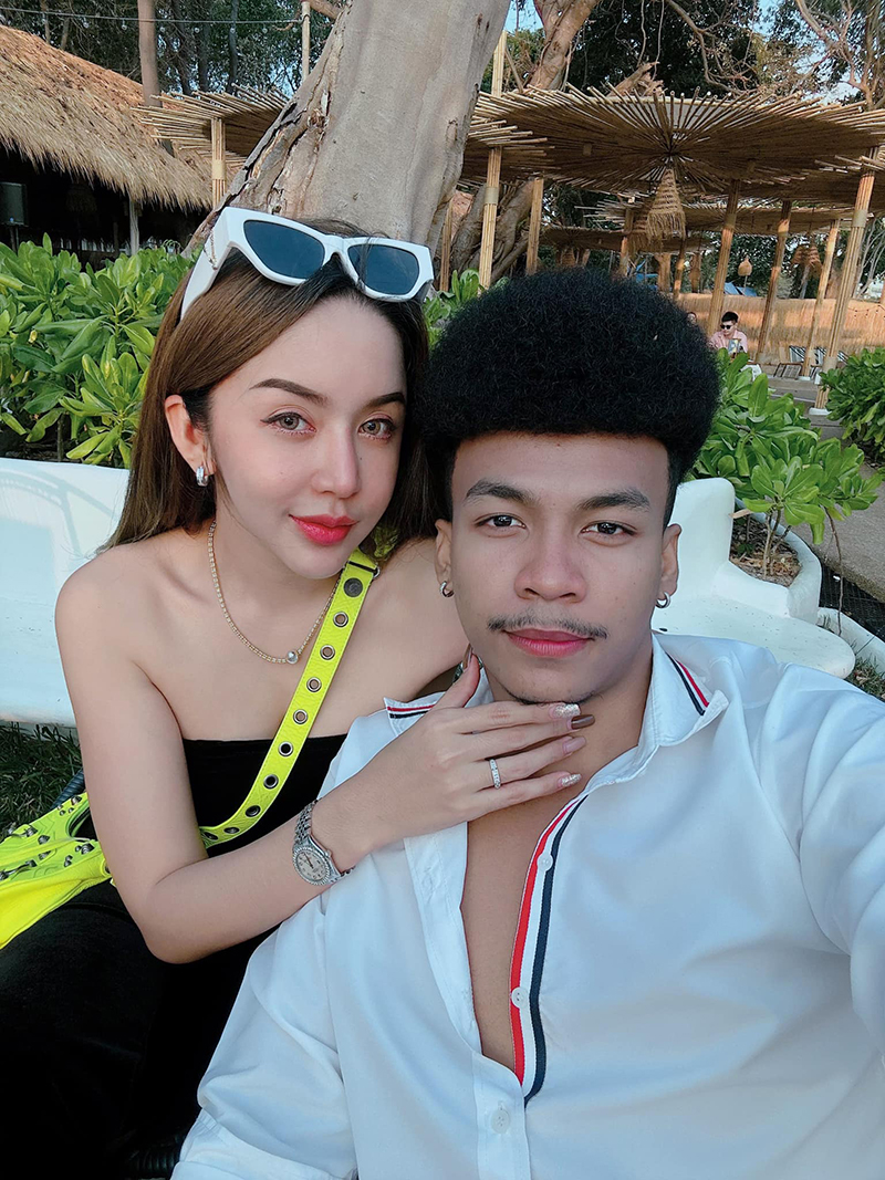 นัส จุฑารัตน์ โชค รถแห่