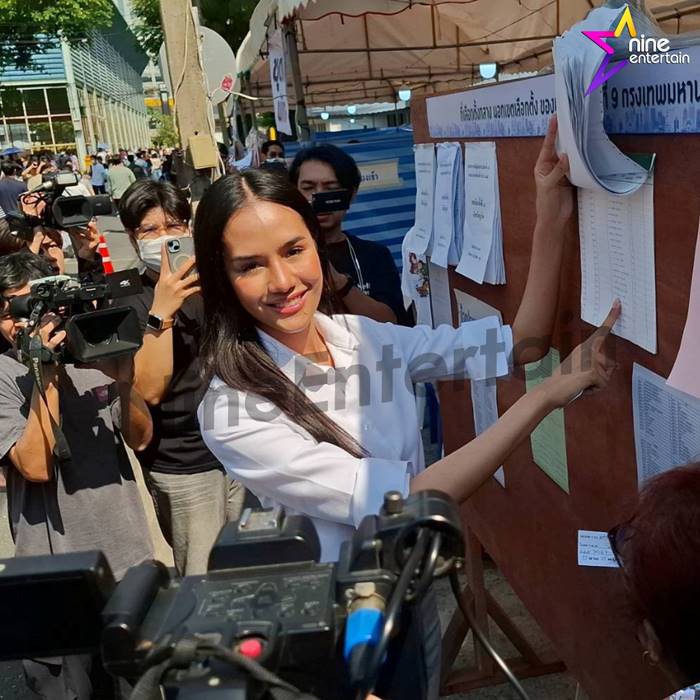 โอปอล สุชาตา มาใช้สิทธิเลือกตั้งล่วงหน้า