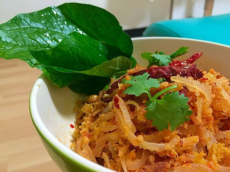 ร้านยำแหนมข้าวทอด