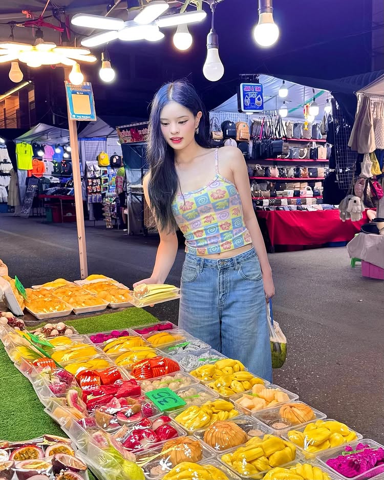 แอลลี่ อชิรญา กับแฟชั่นชุดเดินตลาดกลางคืนที่หัวหิน