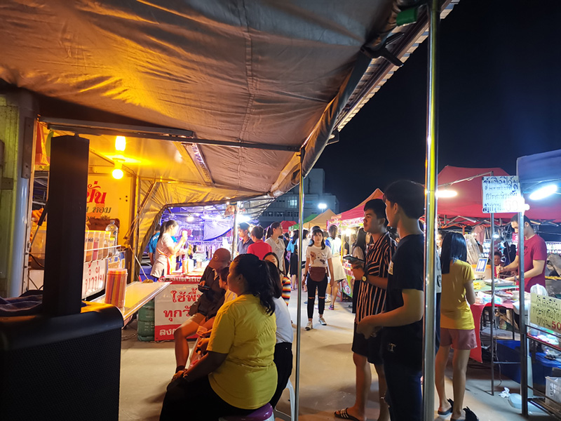 ตลาดโต้รุ่ง