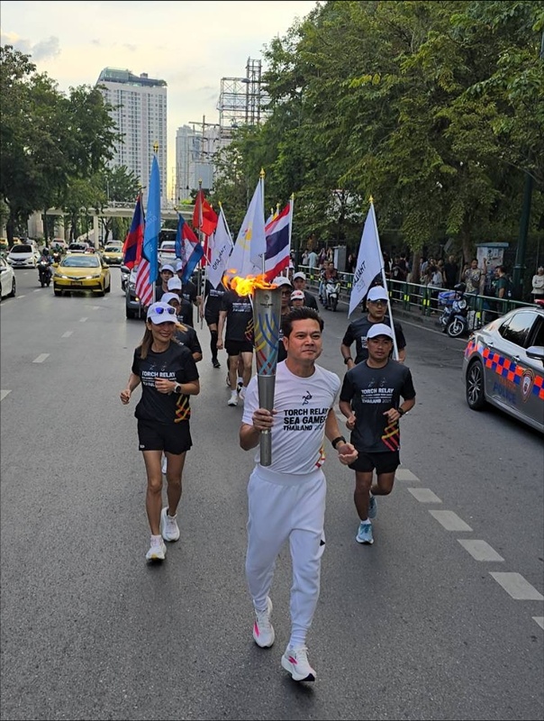 เต๋า สมชาย ร่วมวิ่งอัญเชิญไฟพระฤกษ์ซีเกมส์ 2025 และพาราเกมส์ ครั้งที่ 13