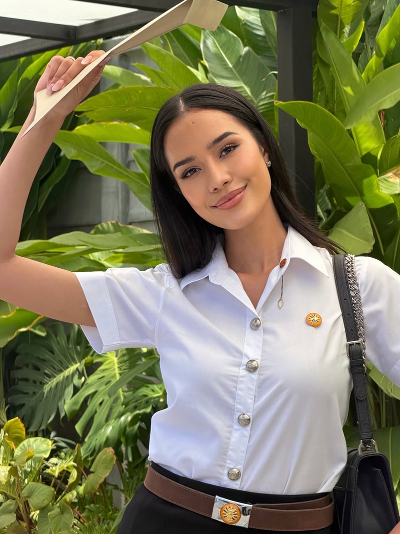 นักศึกษา รับใบประกาศนียบัตร