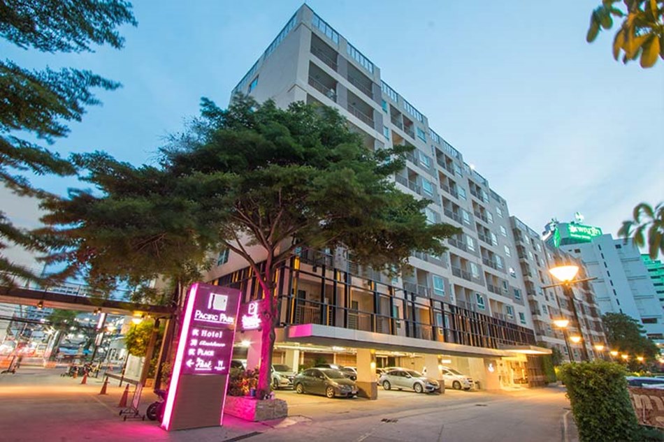 ที่พักศรีราชา Pacific Park Hotel