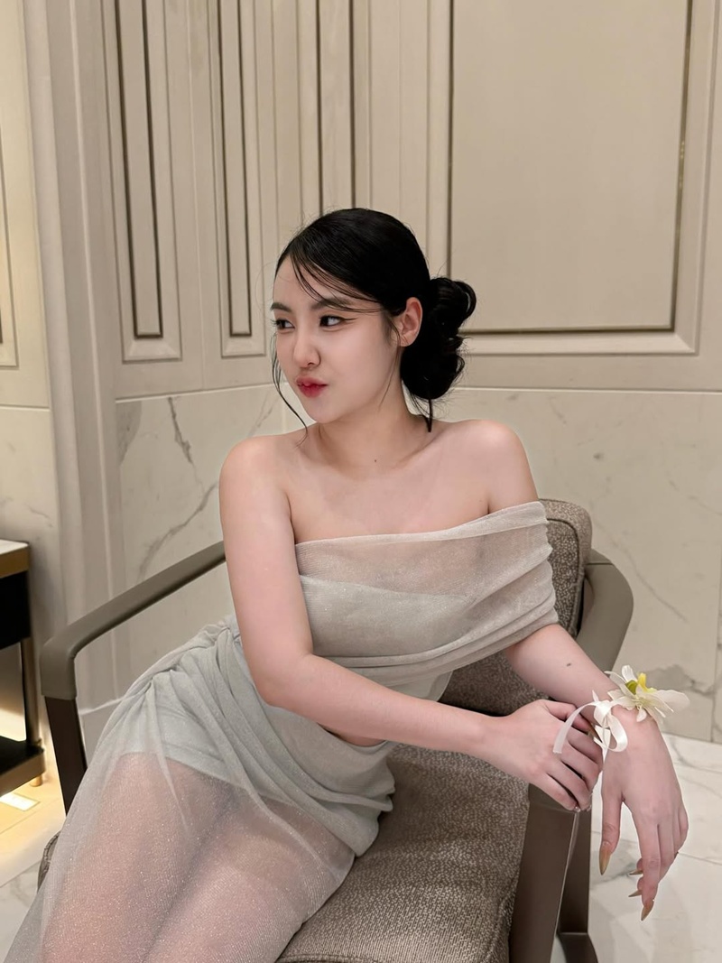 พลอย มงกุฎเพชร