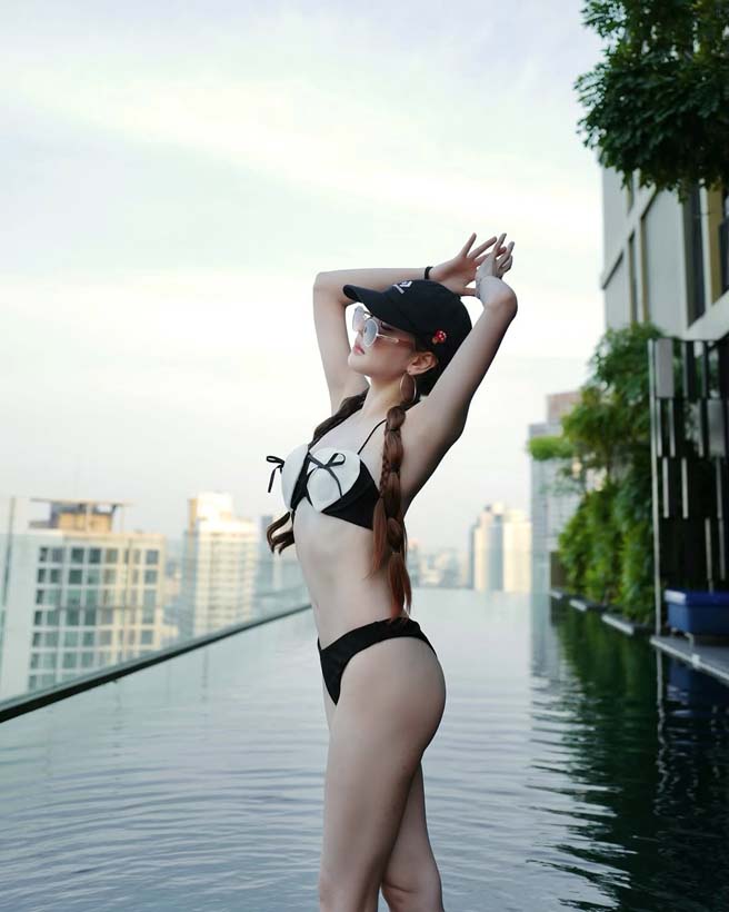 แกรนด์ กรณ์ภัสสร นุ่งบิกินี่เล่นน้ำคลายร้อน โชว์หุ่นและแผ่นหลังขาวจั๊วะ