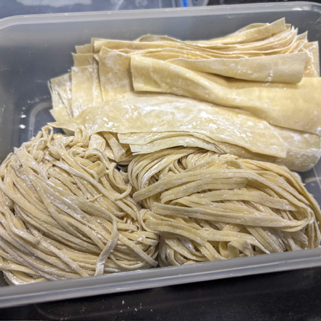 ราเมงเกี๊ยวหมูหางยาว ซุปไก่ กับปีกไก่ตุ๋นซอส เมนูเส้น อาหารจานเดียว เกี๊ยวหมู สูตรอาหาร