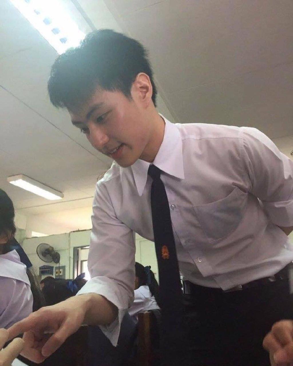 ครูหล่อ