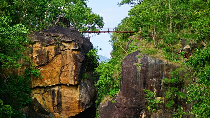 อุทยานแห่งชาติออบหลวง ช่องแคบเขาขาด